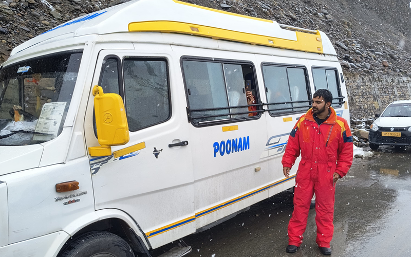 Tempo Traveller 26 Seater